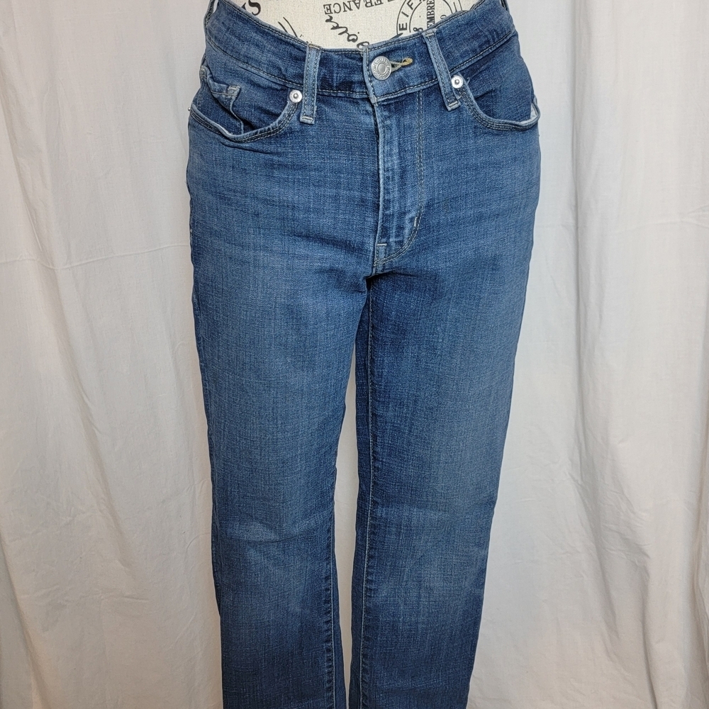 Classic Levis Straight Leg Women's Jeans